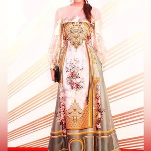 Beautiful Alberta Ferretti gown. Size 6US, Silk. With pockets. Worn twice.